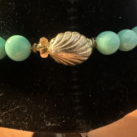 Elegant Turquoise Beaded Necklace - Picture 5 of 9